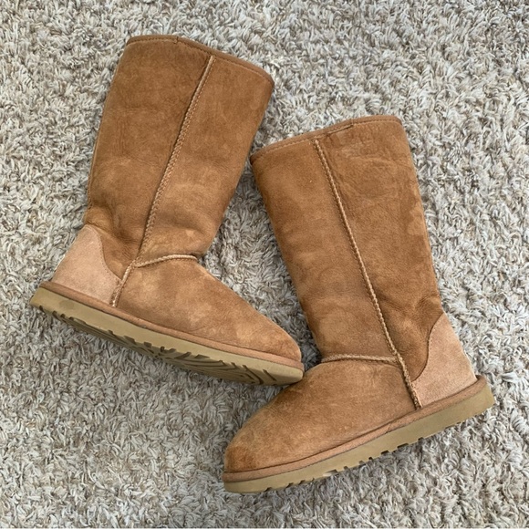 UGG Women's Classic Tall II Boot size 6 Chestnut Sheepskin Insole Suede Outer - Picture 16 of 16